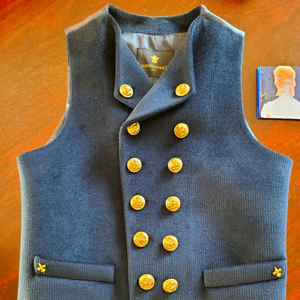 From Paris: men's or women's Vest